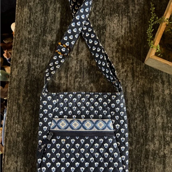 Vera Bradley Retired Nantucket Crossbody Bag - Picture 1 of 4